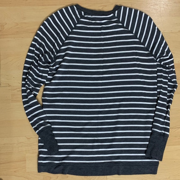 Workshop Republic Clothing Gray and White Top - Picture 6 of 6